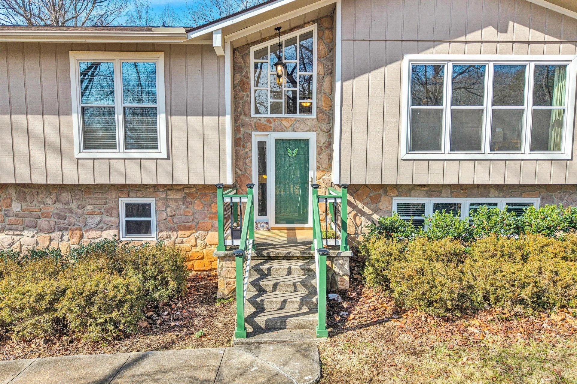 221 Summer CIR - Photo 12