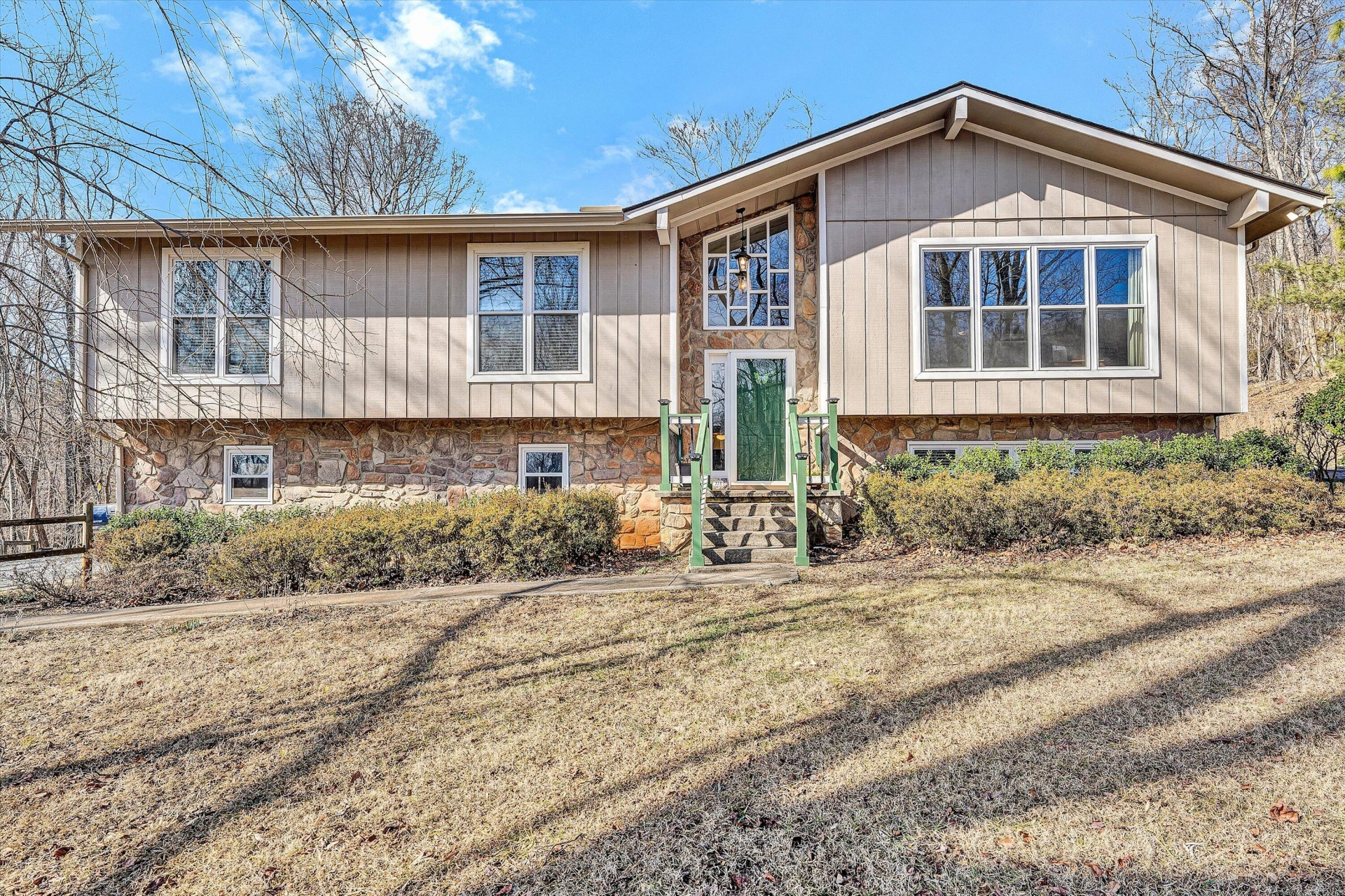 221 Summer CIR - Photo 5