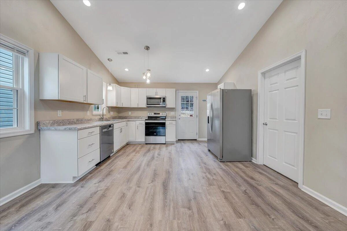 1427 Varnell AVE NE - Photo 11
