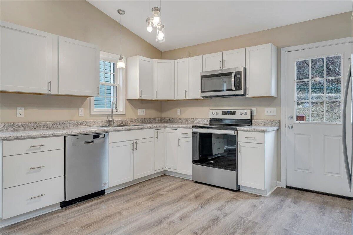 1427 Varnell AVE NE - Photo 13
