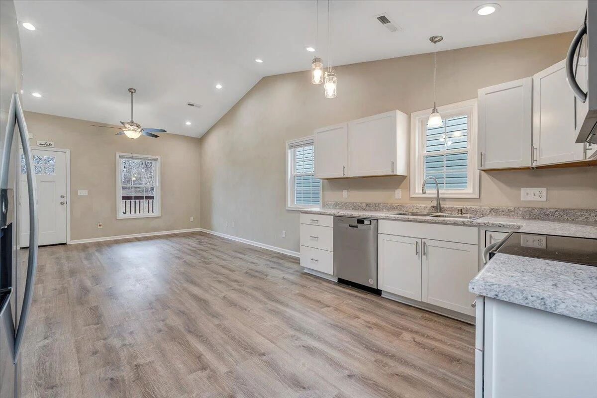 1427 Varnell AVE NE - Photo 14