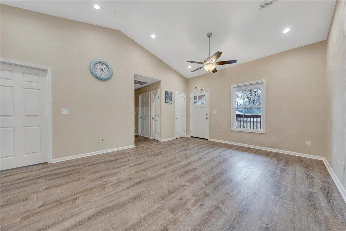 1427 Varnell AVE NE - Photo 15