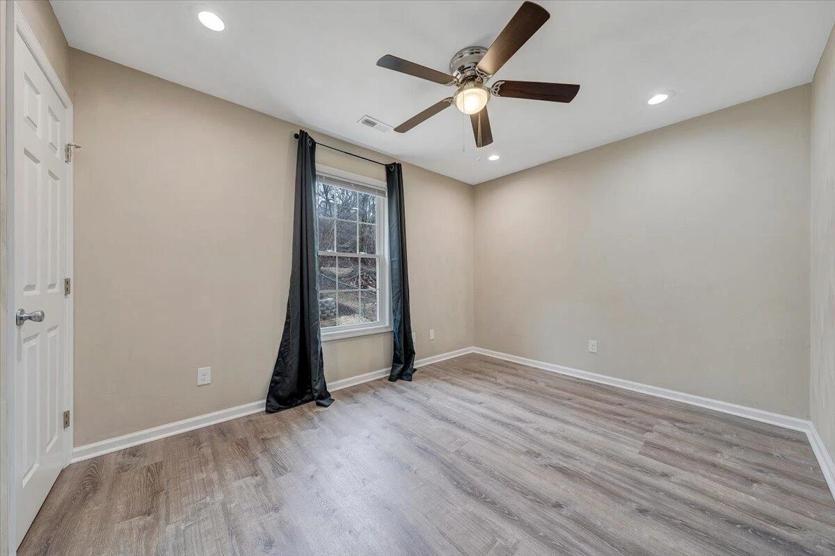 1427 Varnell AVE NE - Photo 16