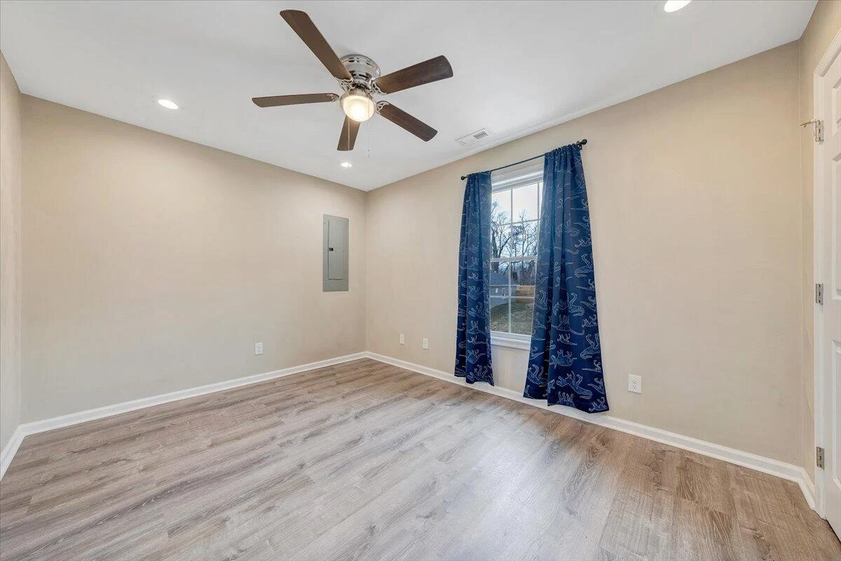 1427 Varnell AVE NE - Photo 20