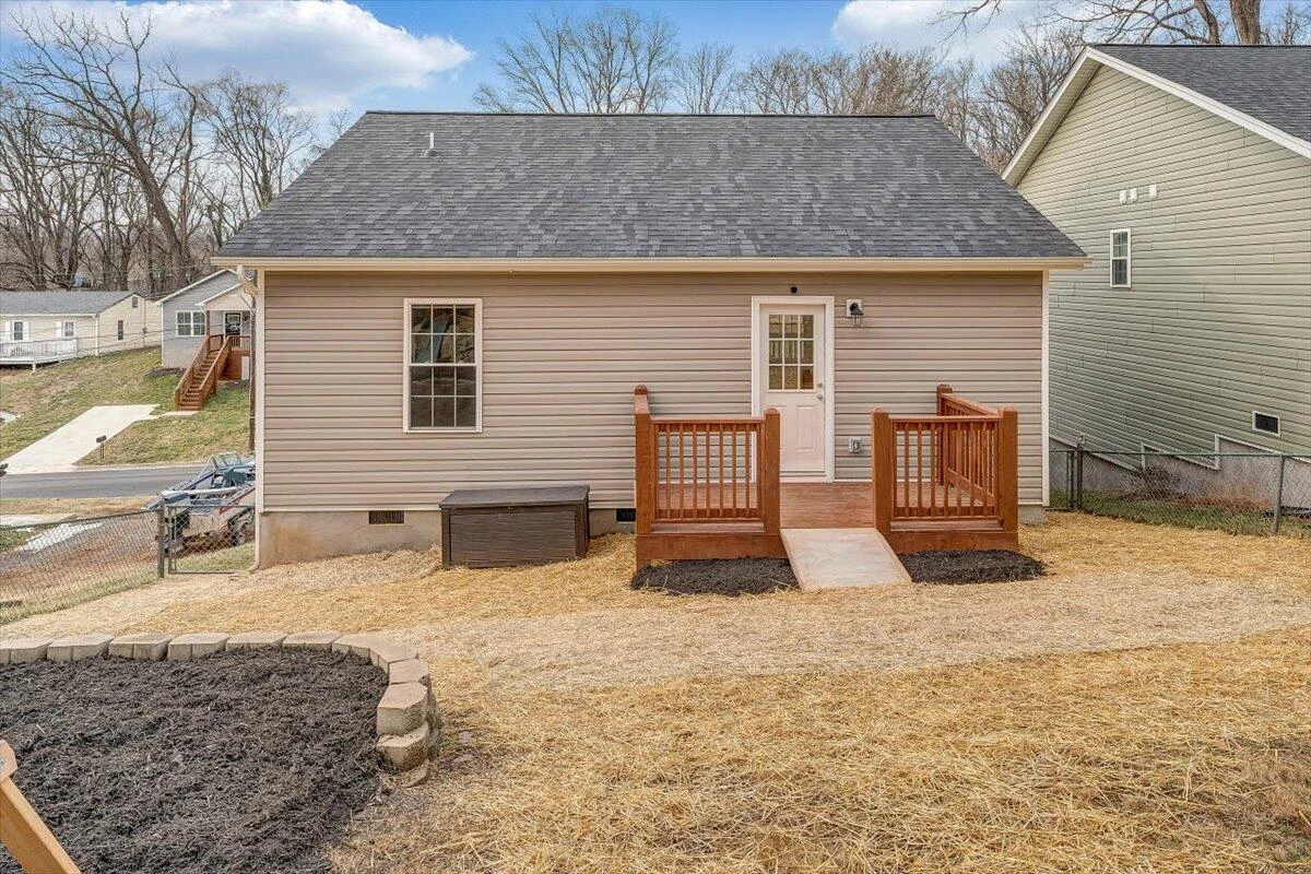 1427 Varnell AVE NE - Photo 27