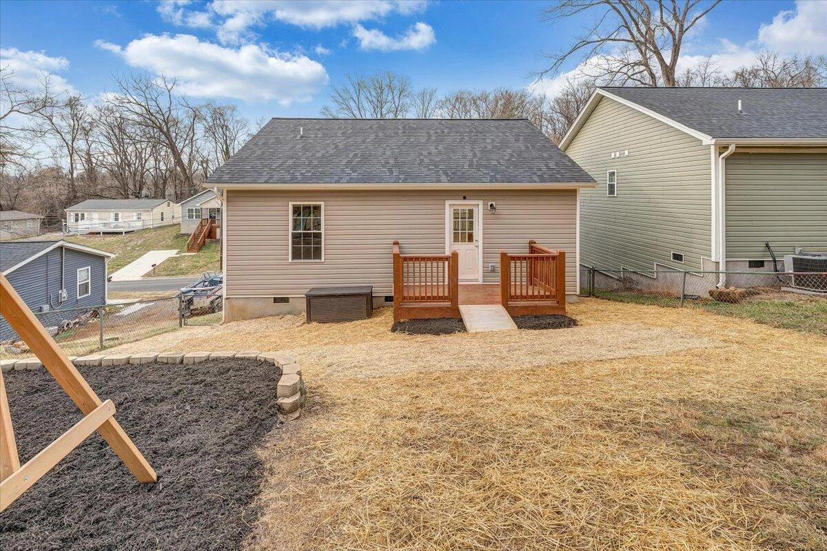 1427 Varnell AVE NE - Photo 28