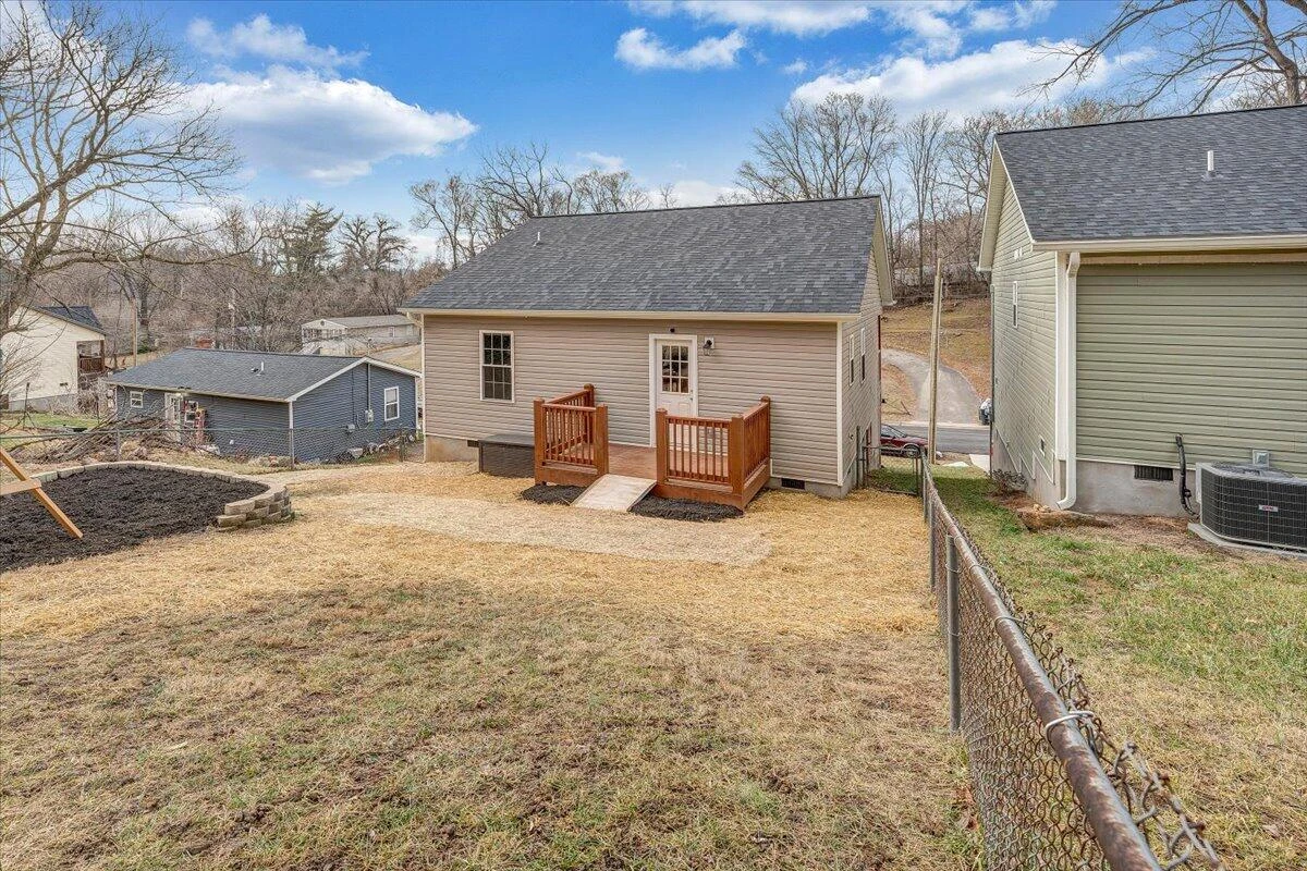 1427 Varnell AVE NE - Photo 30