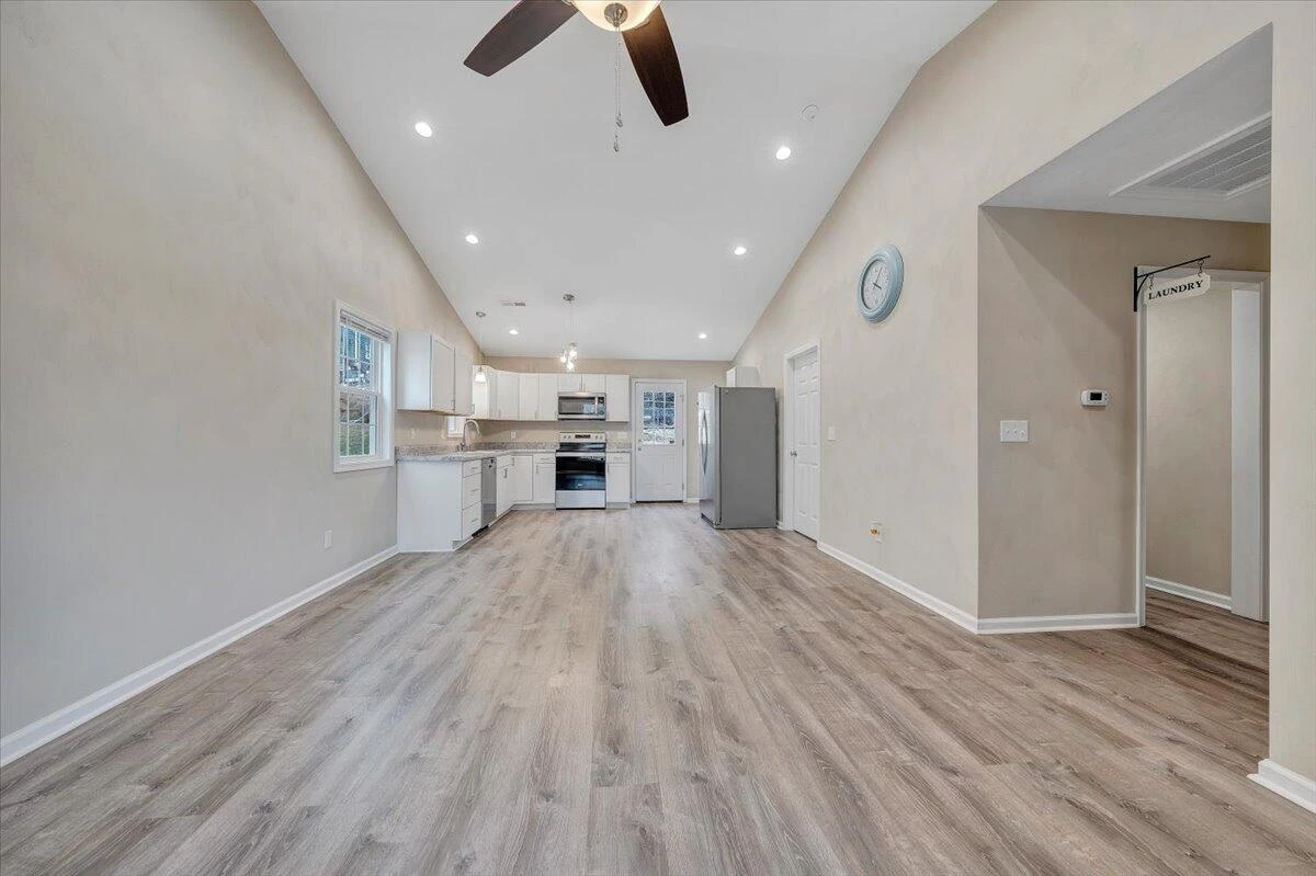 1427 Varnell AVE NE - Photo 7