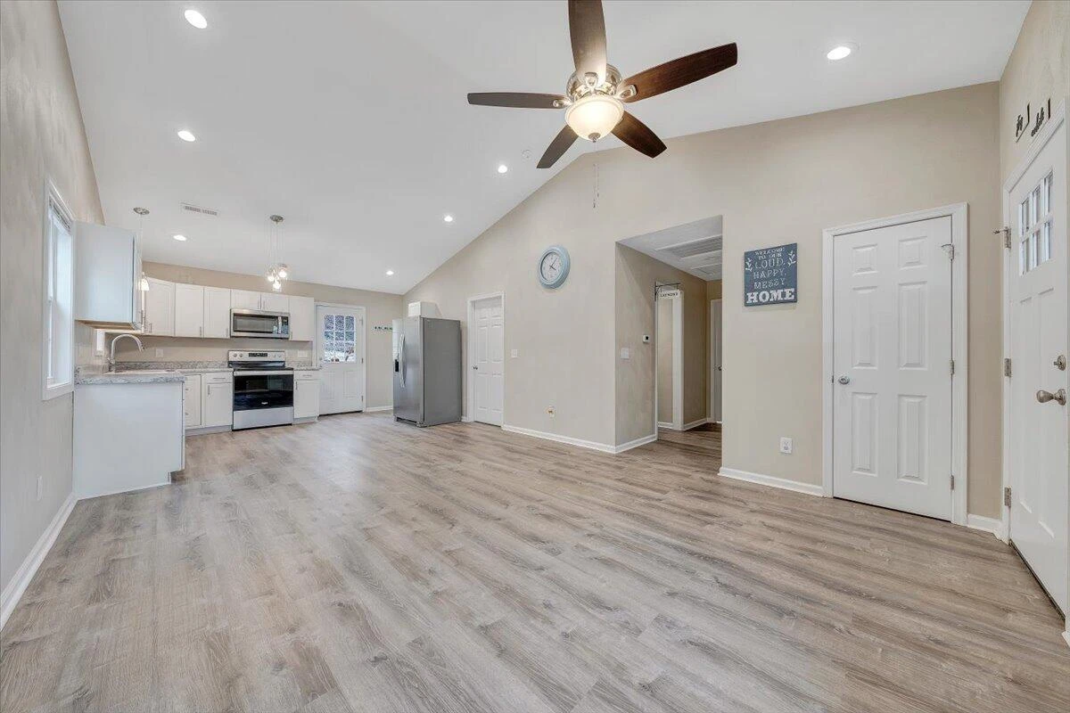1427 Varnell AVE NE - Photo 8