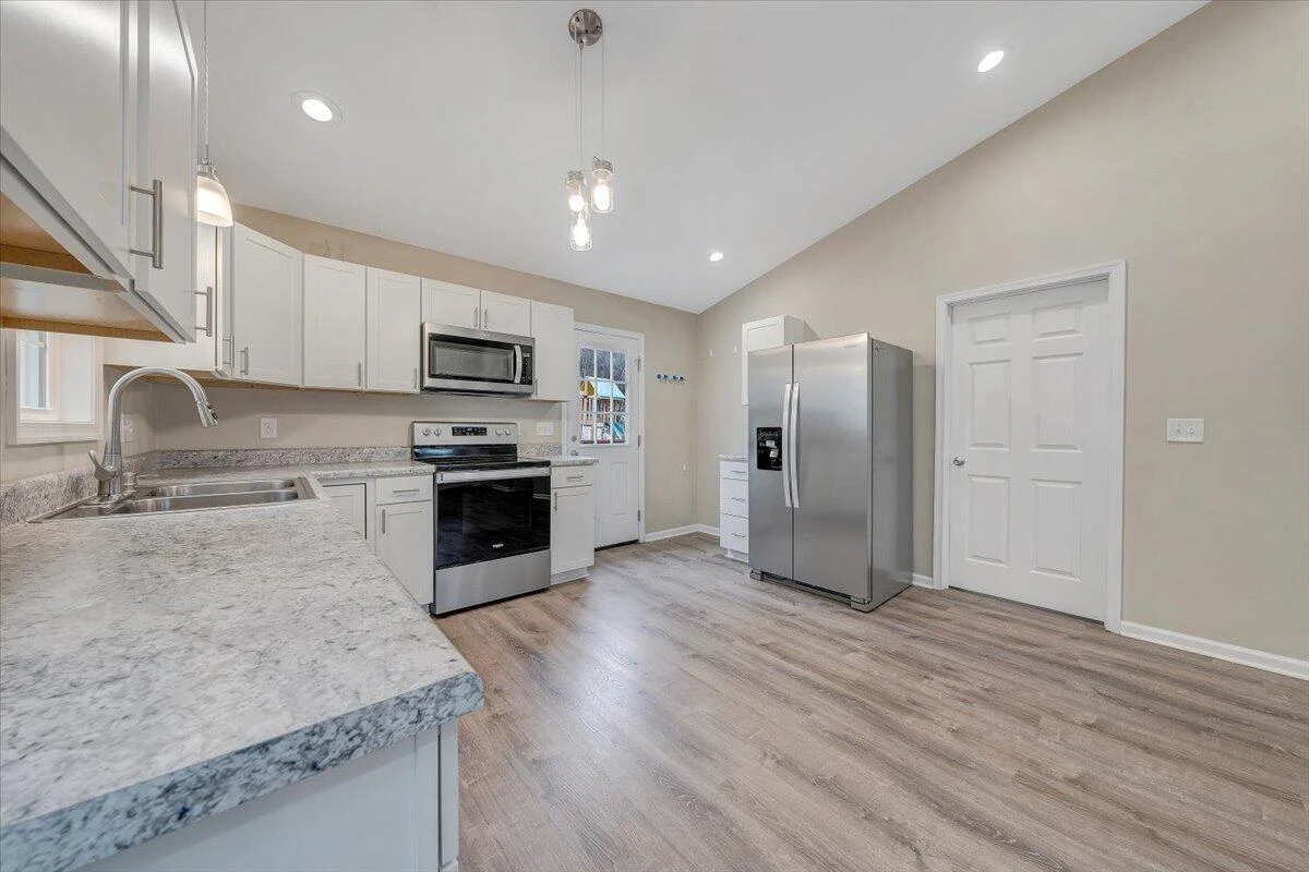 1427 Varnell AVE NE - Photo 9