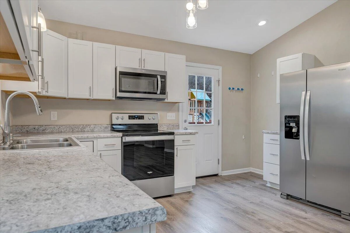 1427 Varnell AVE NE - Photo 10