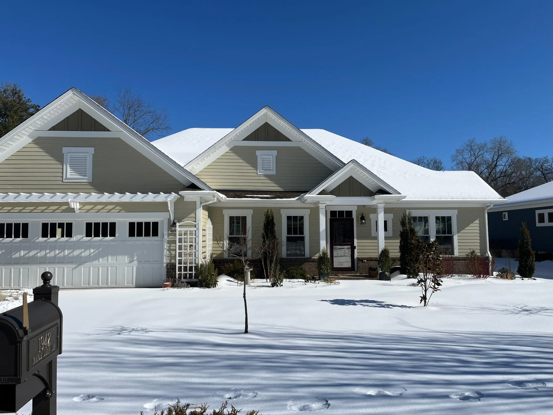 1942 Maple Leaf DR SW