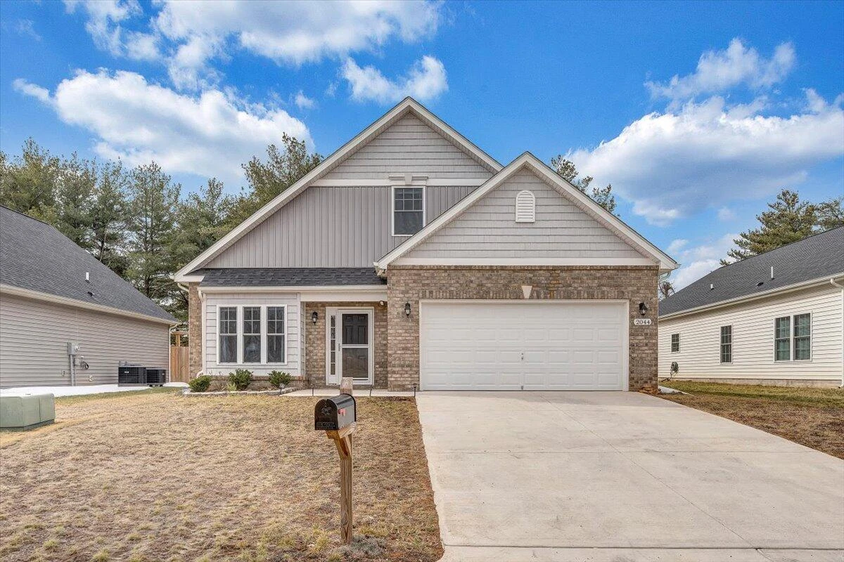 2044 Heys LN