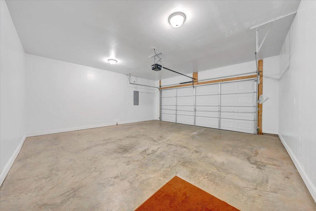 2044 Heys LN - Photo 33