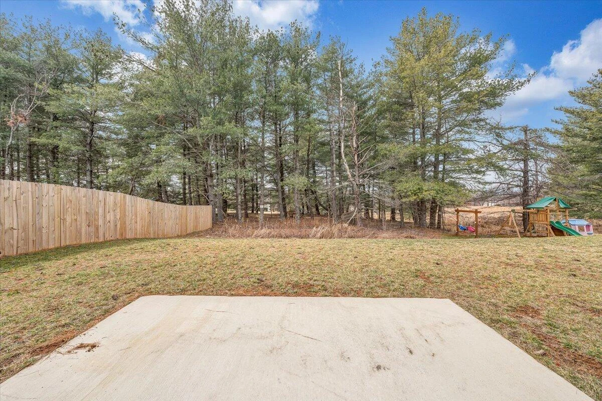 2044 Heys LN - Photo 35