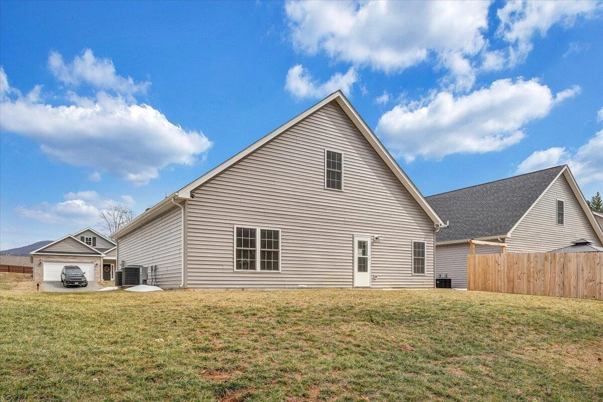 2044 Heys LN - Photo 36