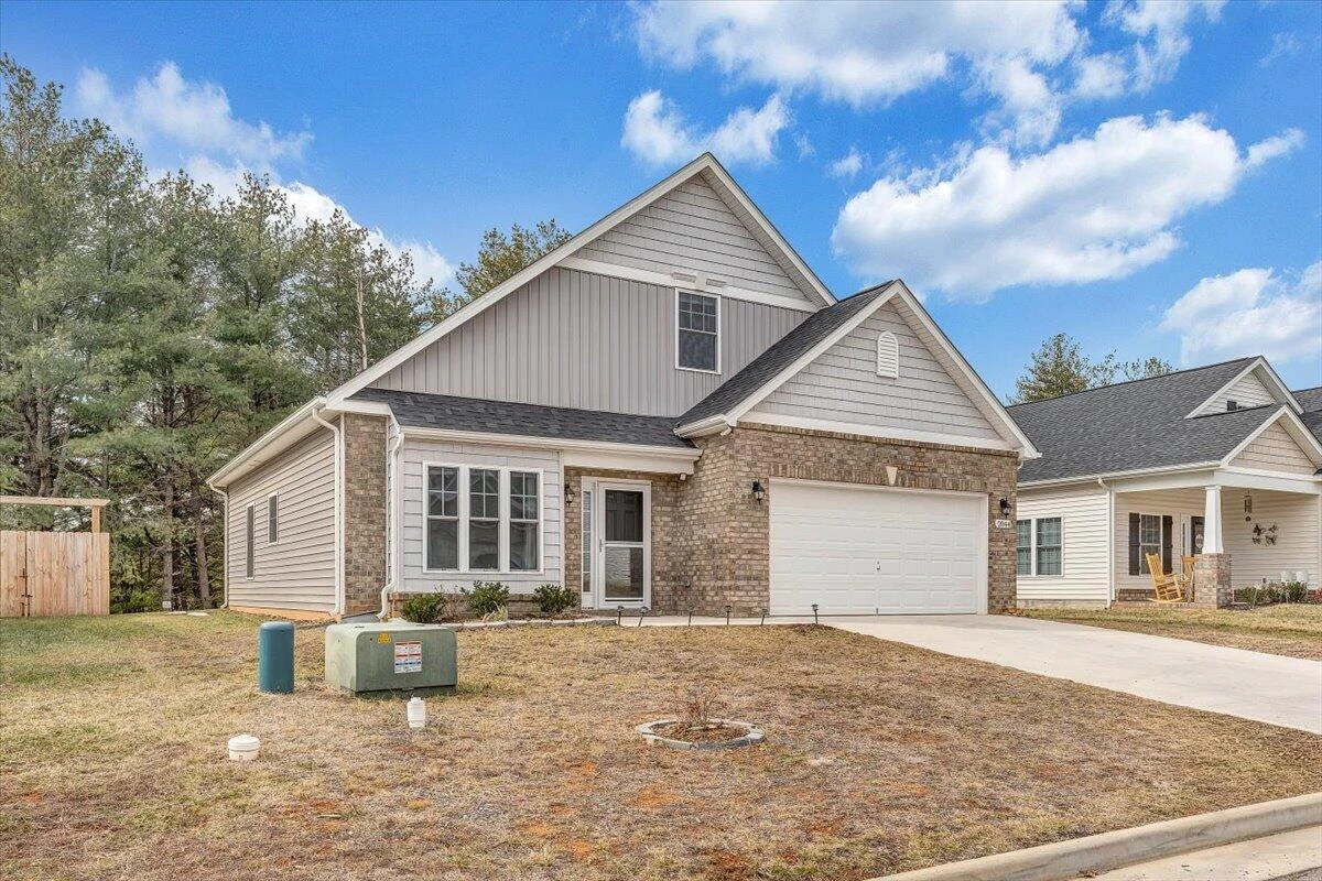 2044 Heys LN - Photo 40