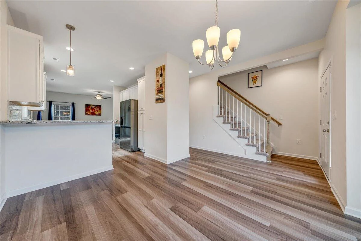 2044 Heys LN - Photo 5