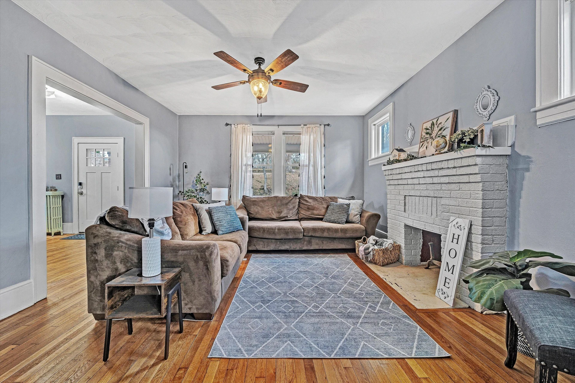 2126 Colgate ST NE - Photo 9