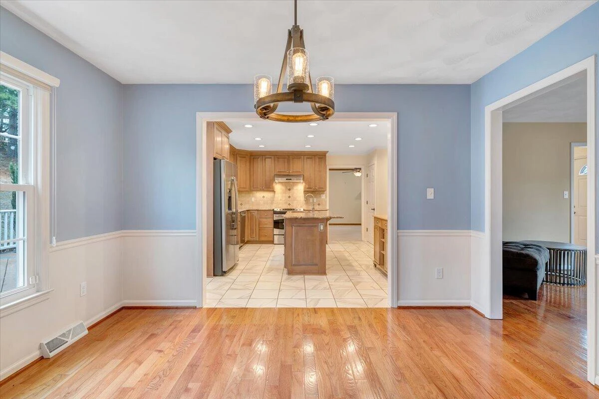 302 Ivy LN - Photo 18
