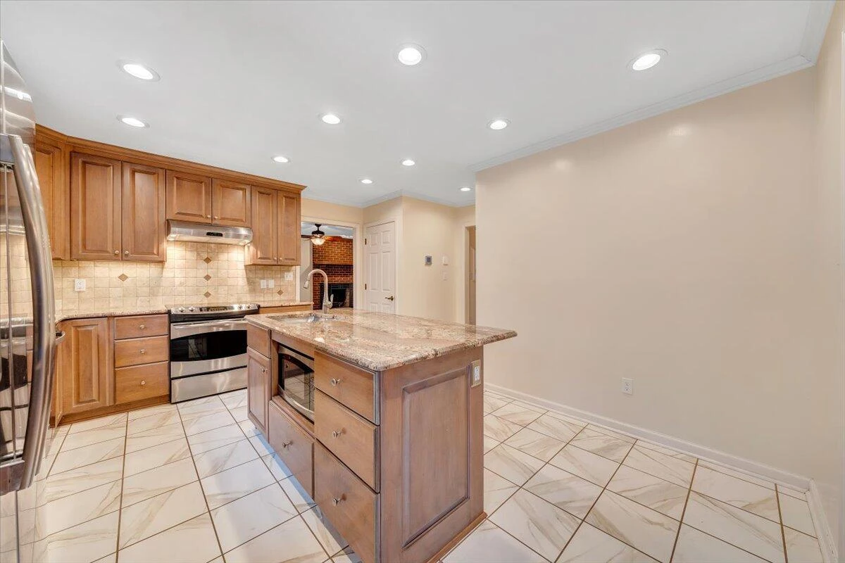 302 Ivy LN - Photo 21