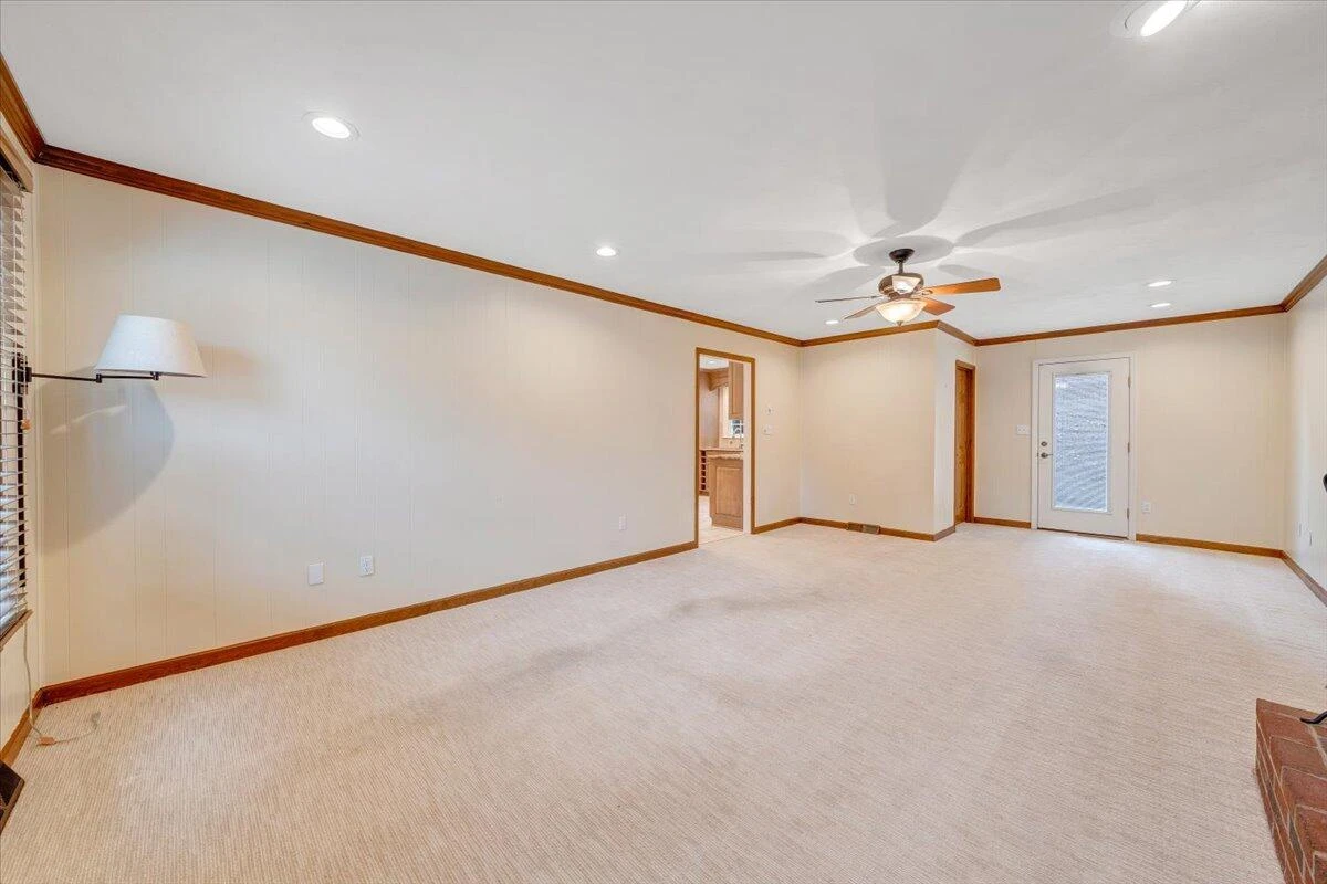 302 Ivy LN - Photo 30