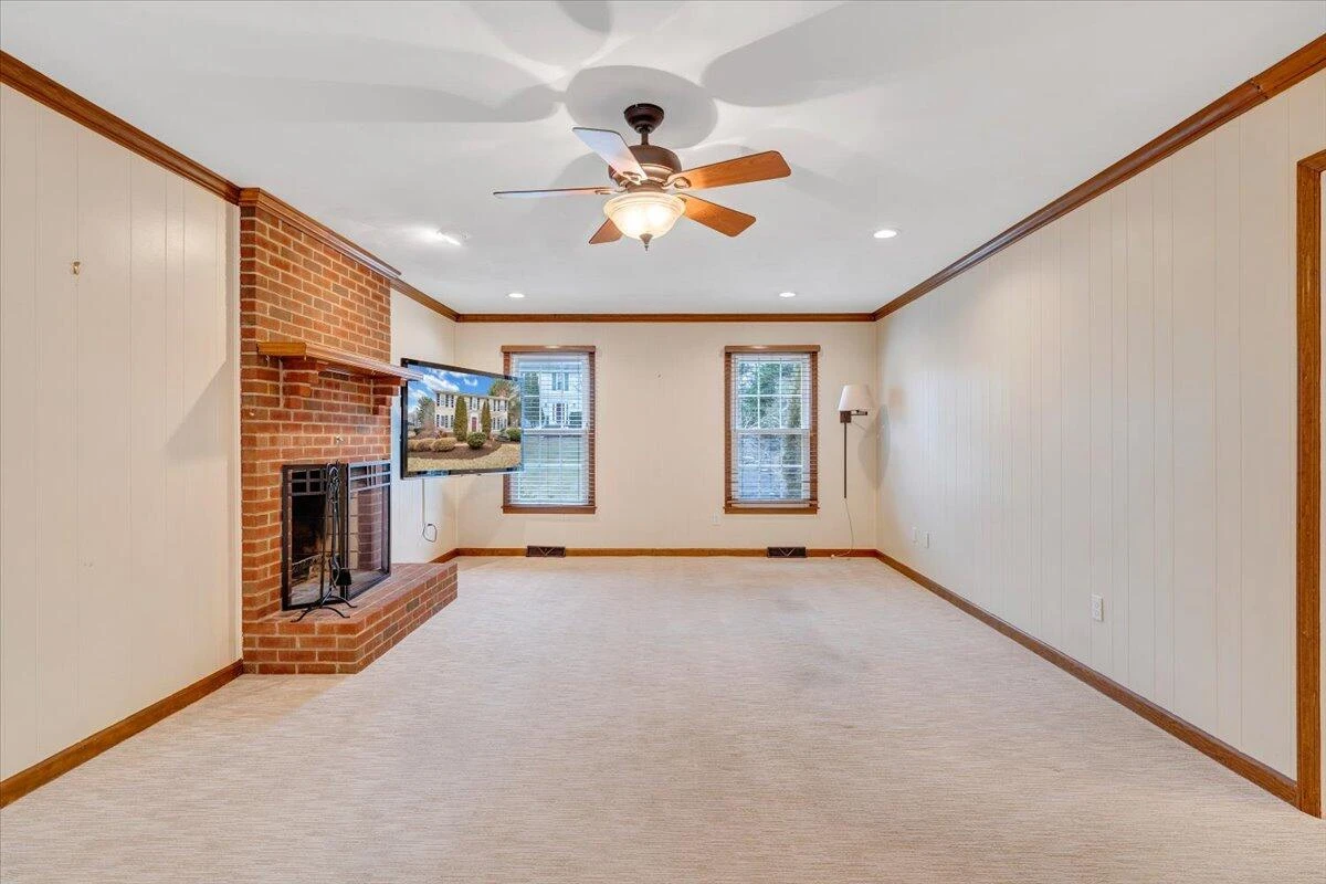 302 Ivy LN - Photo 32