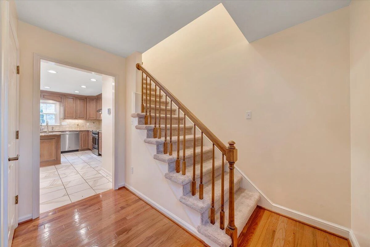 302 Ivy LN - Photo 7