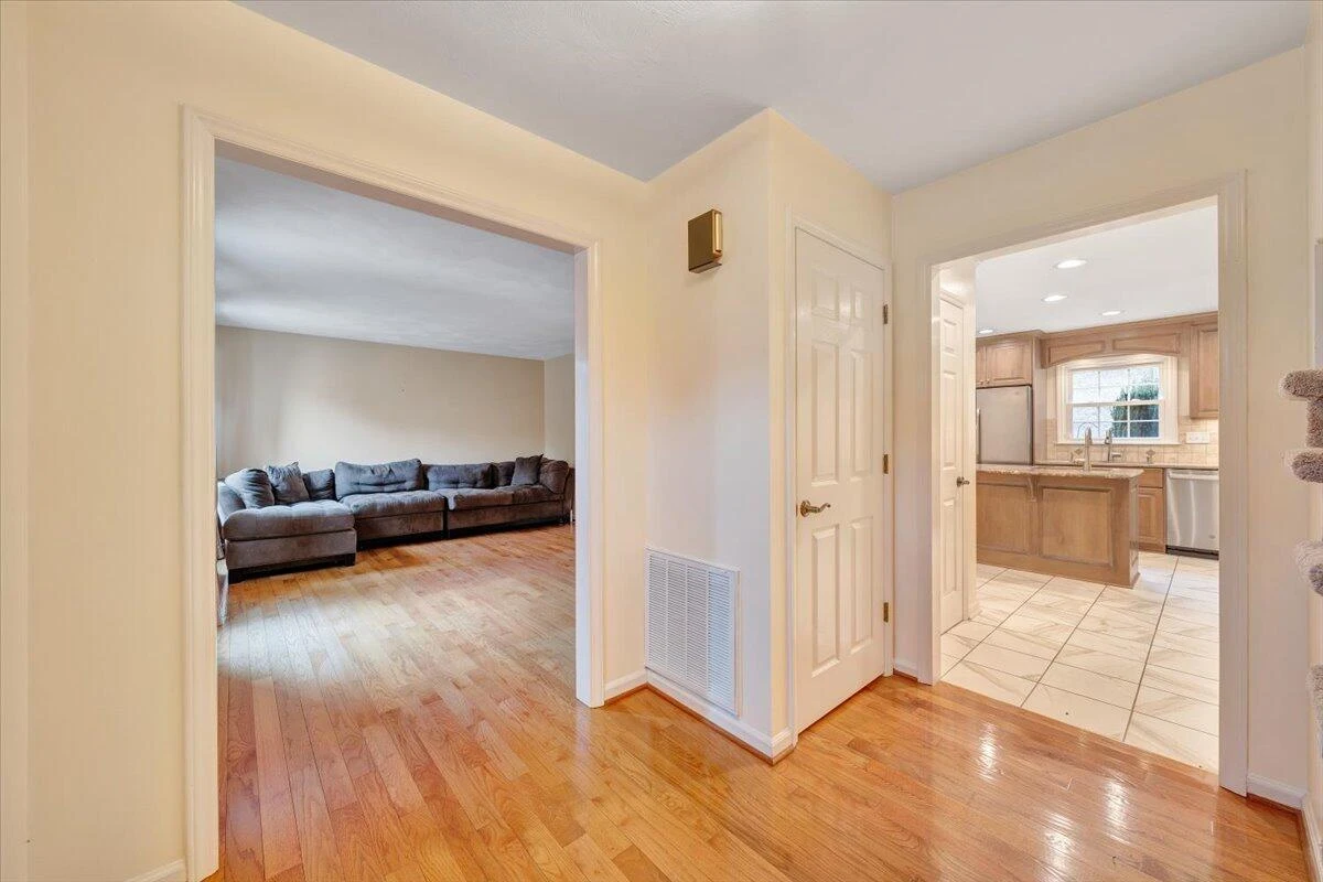 302 Ivy LN - Photo 8