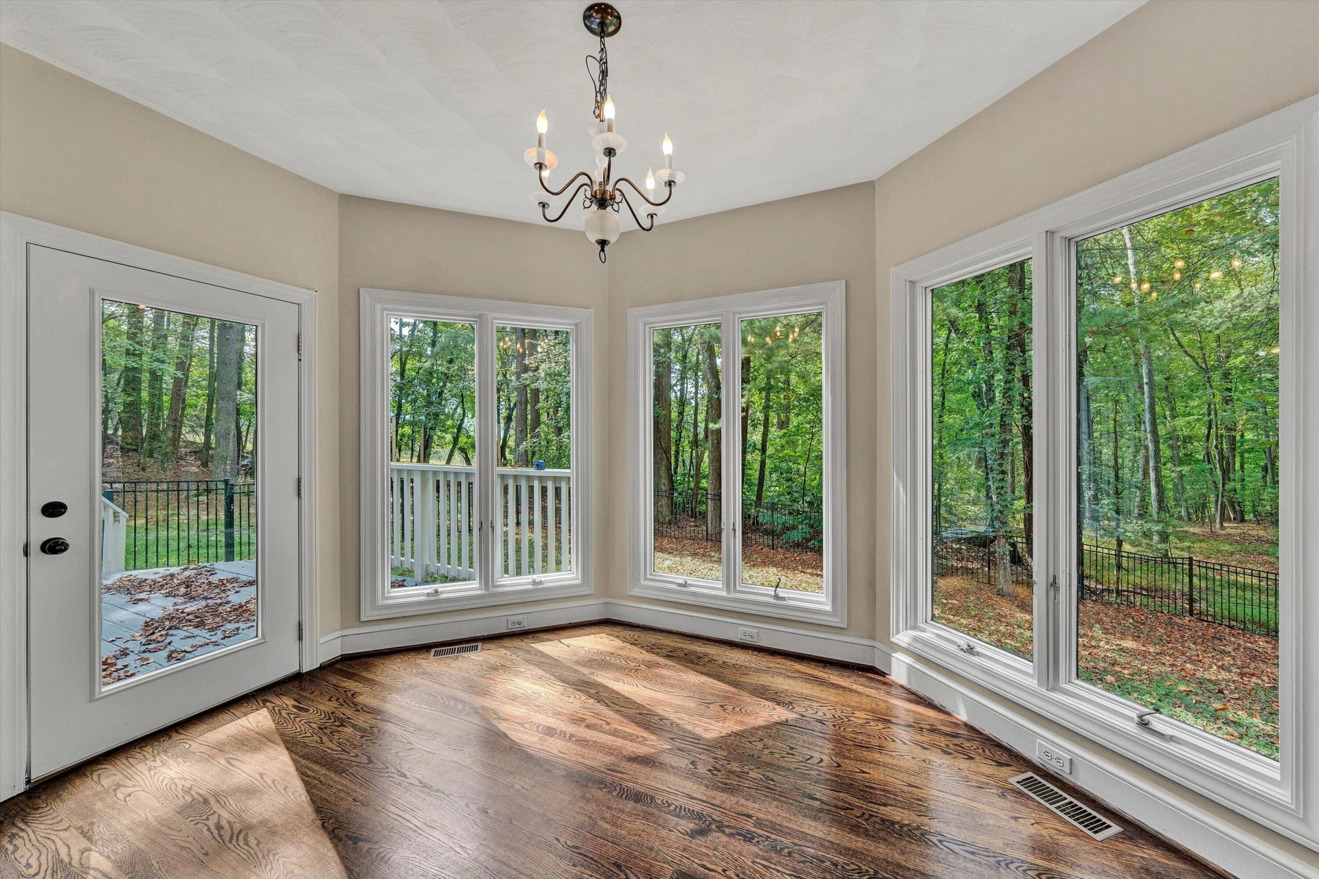 1624 Sunberry CIR - Photo 18