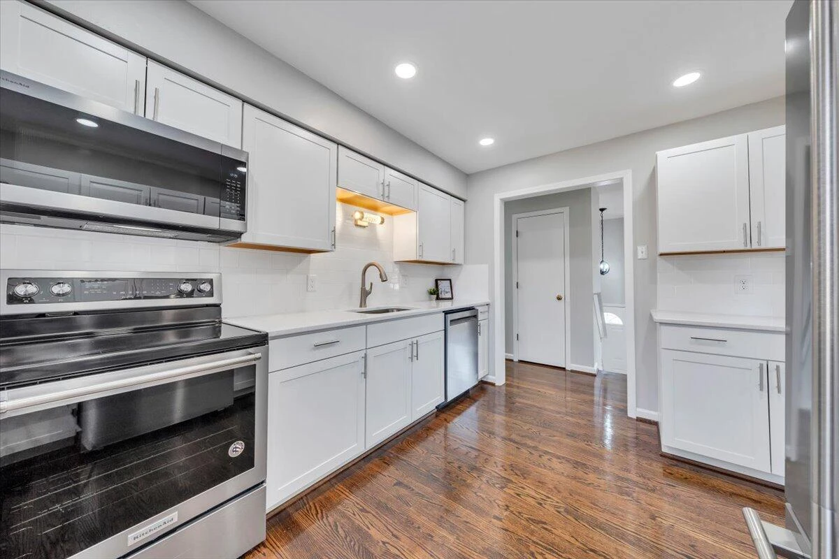 4639 Girard DR - Photo 15
