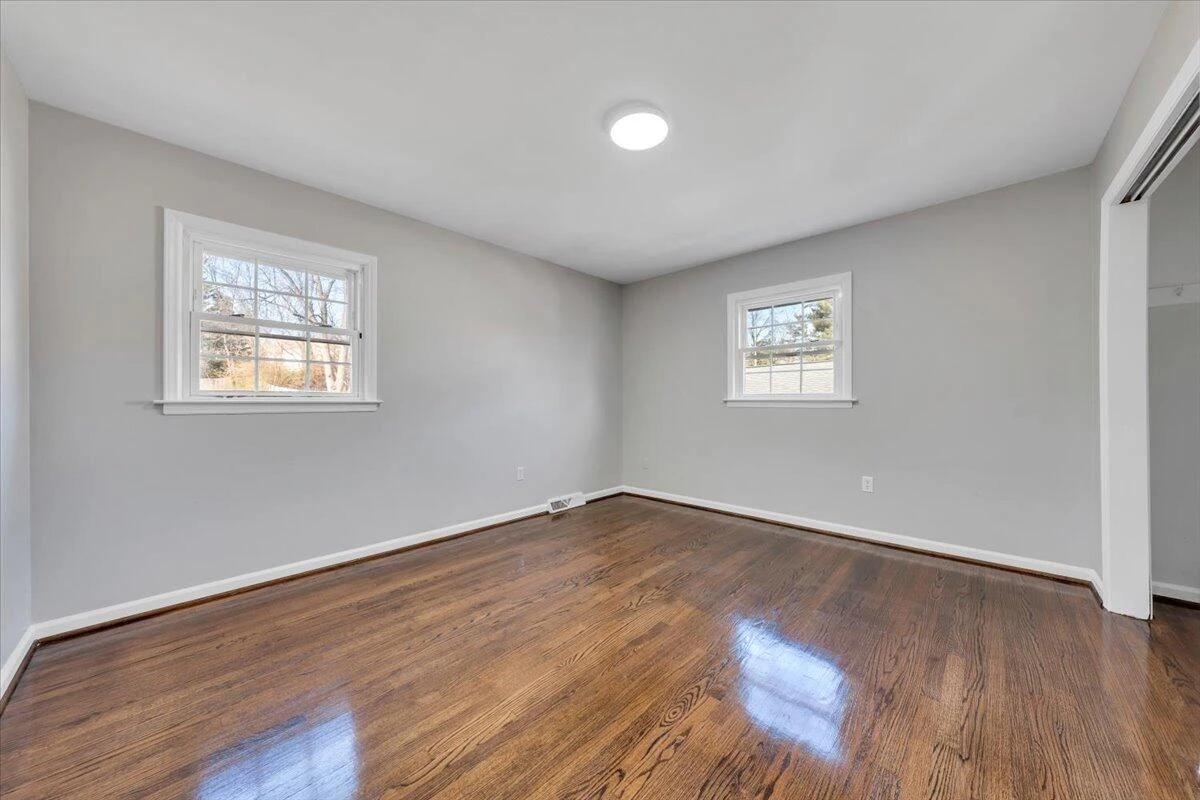 4639 Girard DR - Photo 16