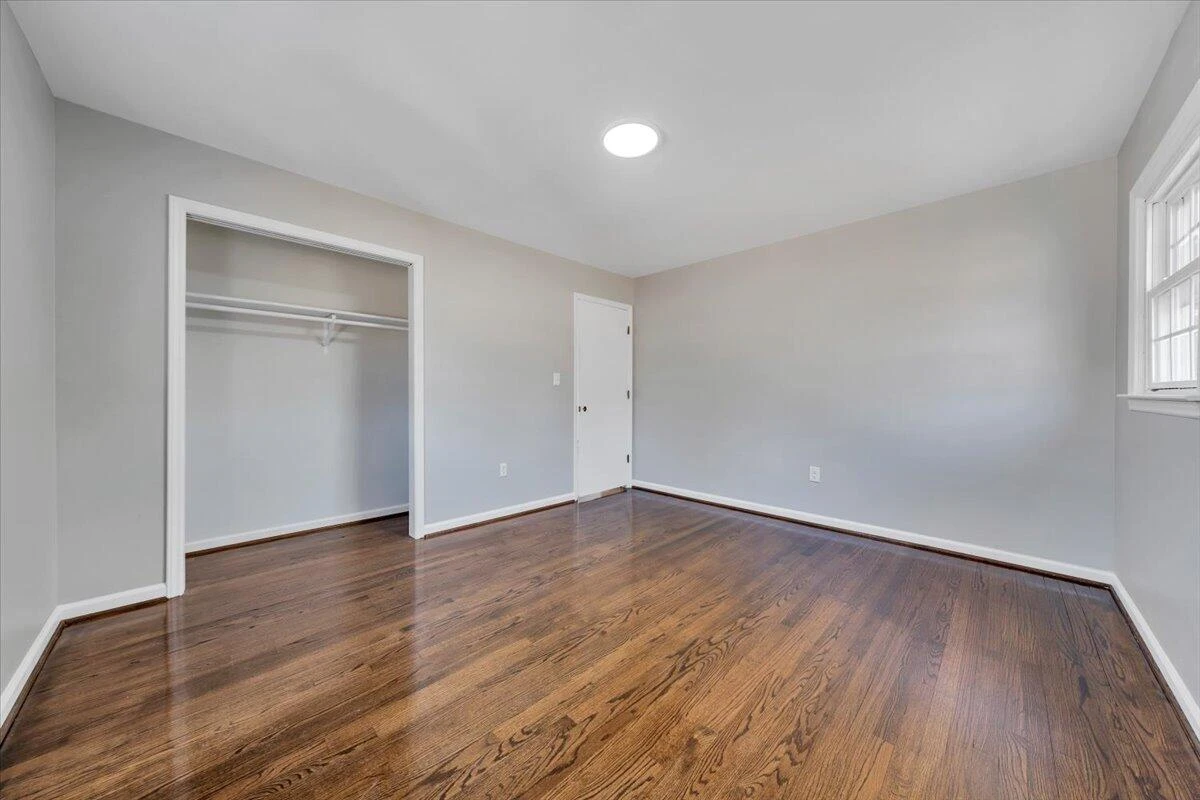 4639 Girard DR - Photo 17