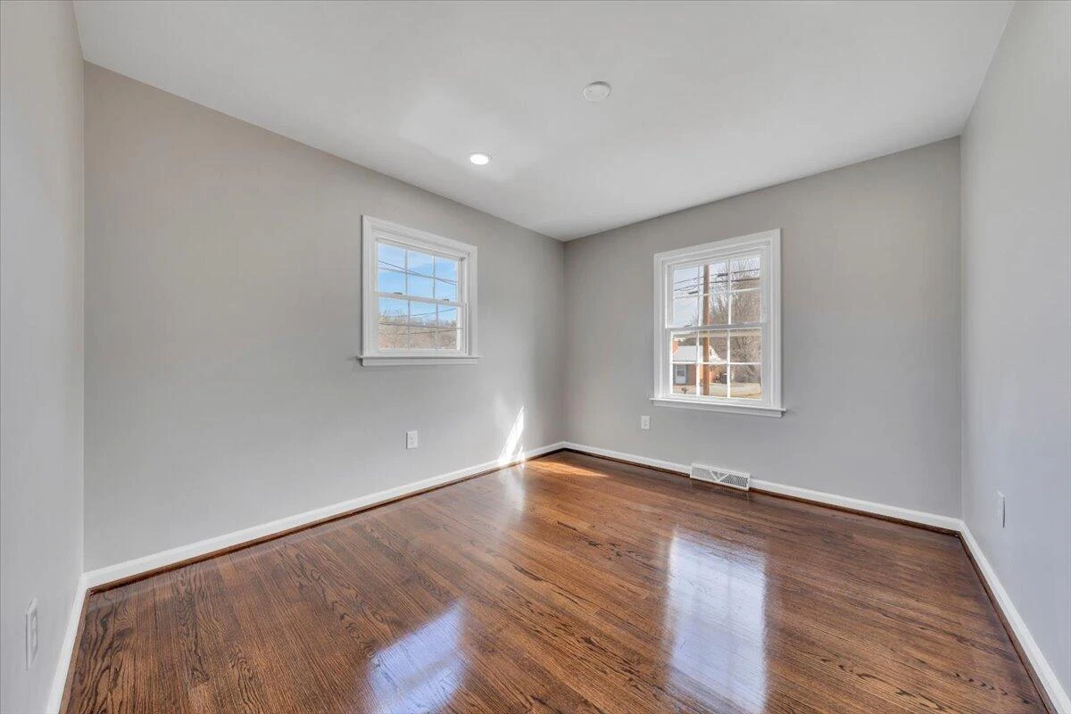 4639 Girard DR - Photo 18
