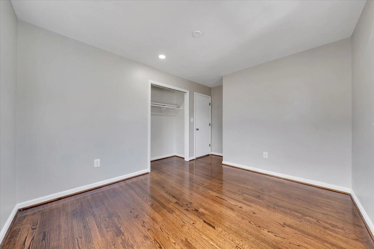 4639 Girard DR - Photo 19