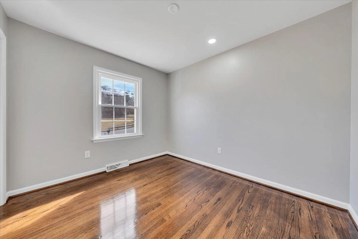 4639 Girard DR - Photo 20