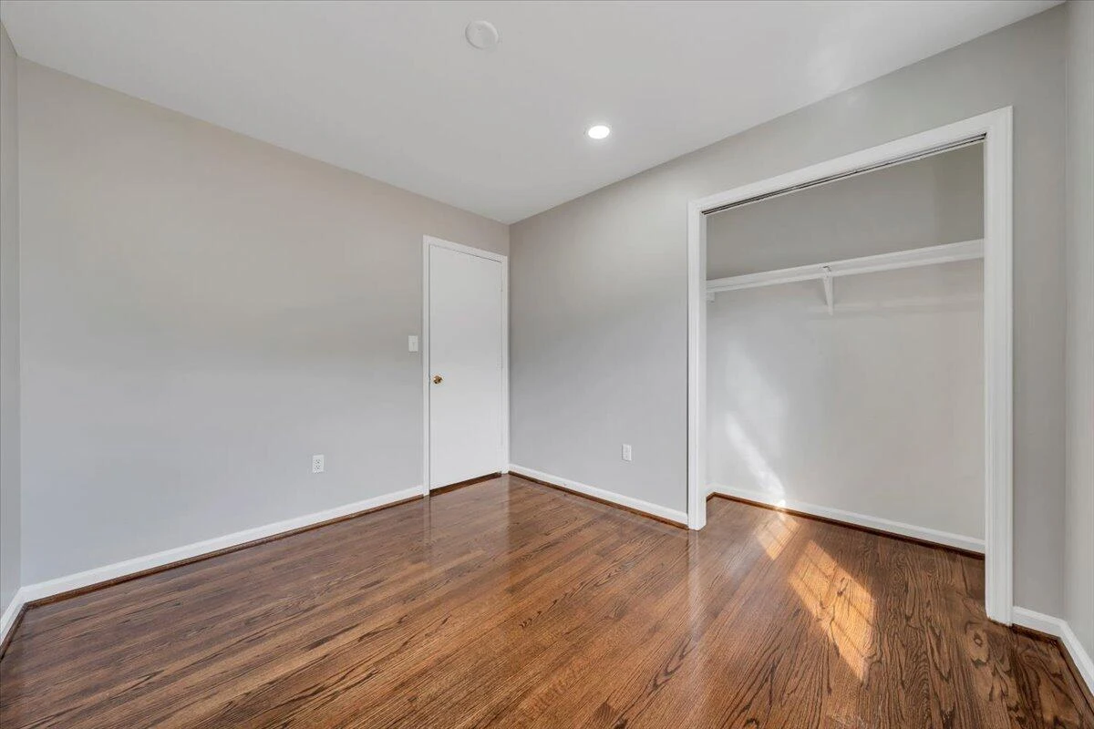 4639 Girard DR - Photo 21