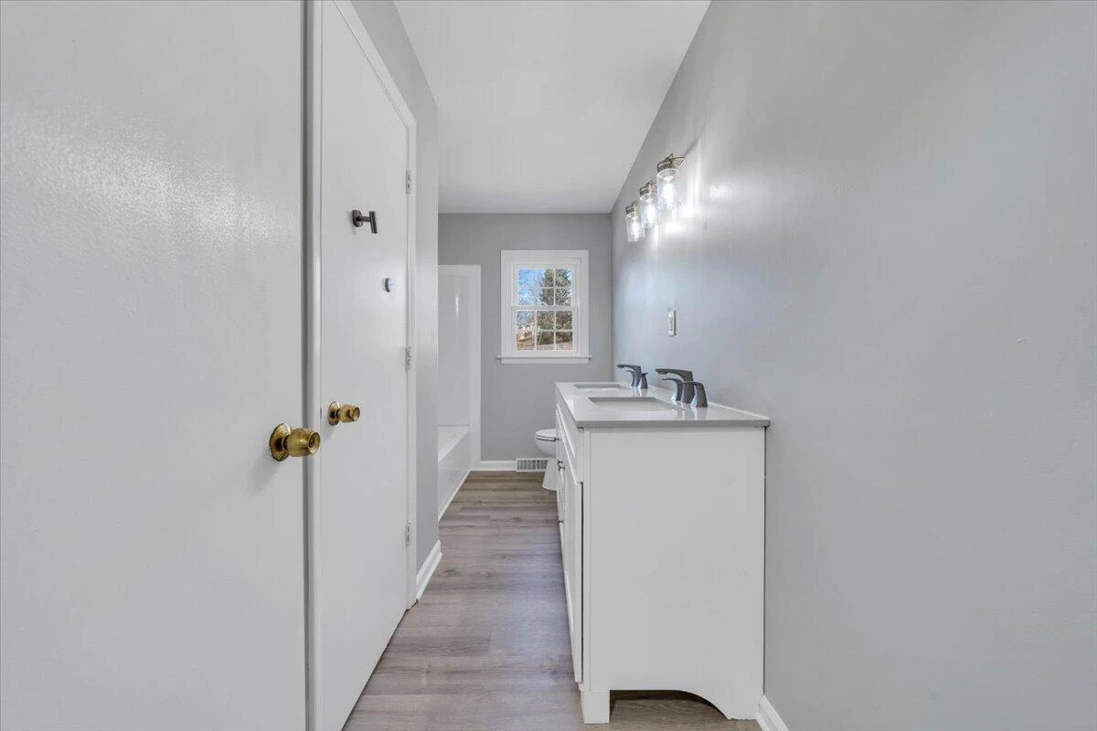 4639 Girard DR - Photo 22