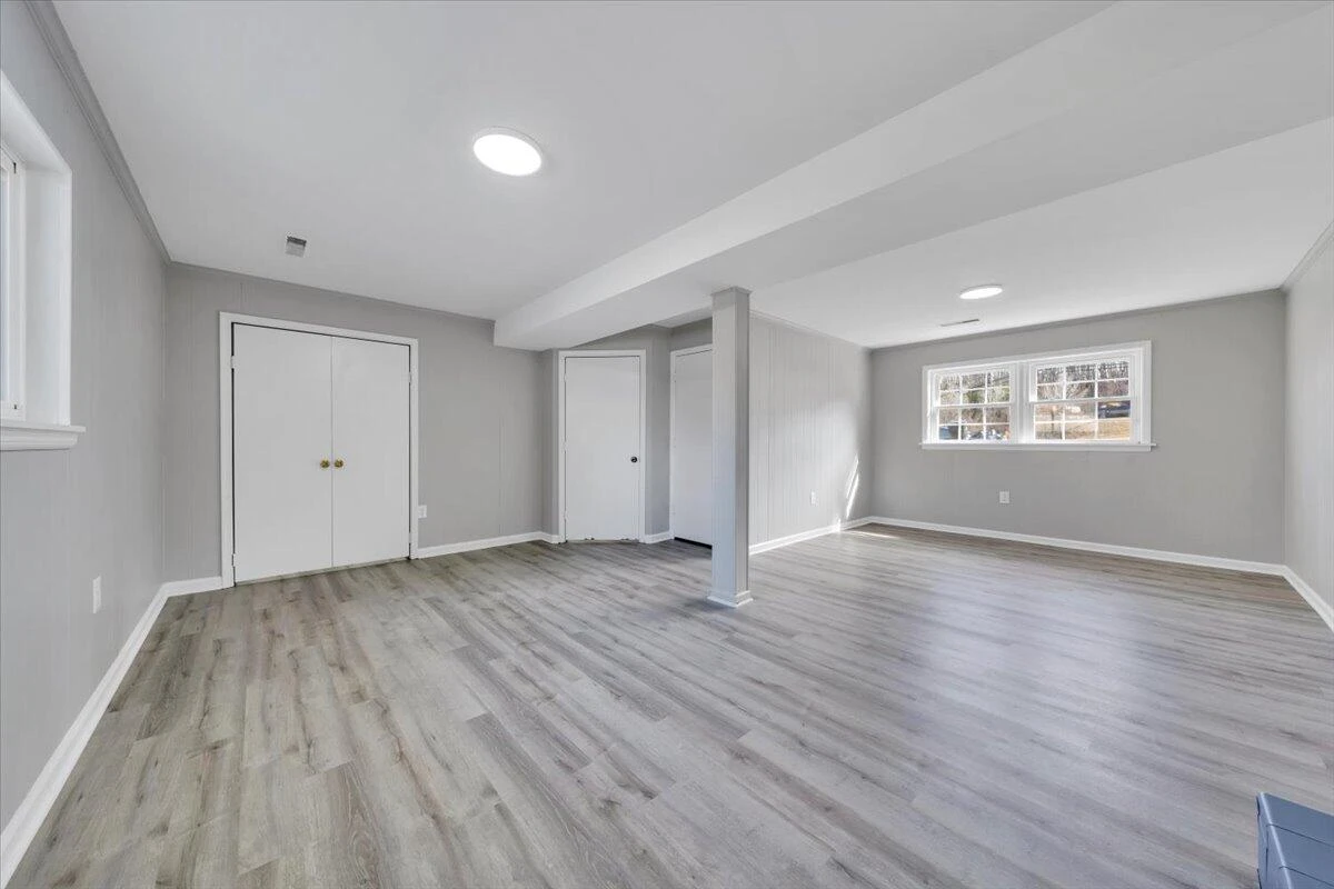 4639 Girard DR - Photo 27