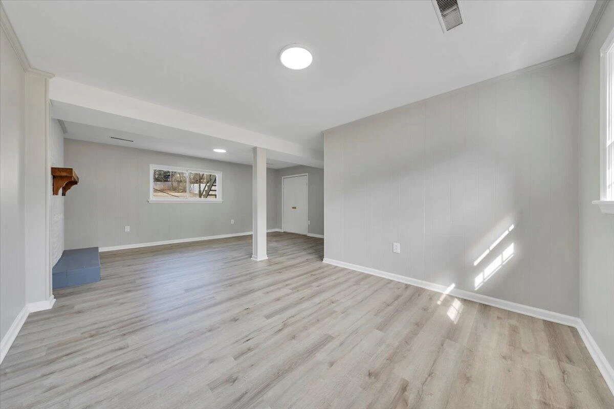 4639 Girard DR - Photo 28