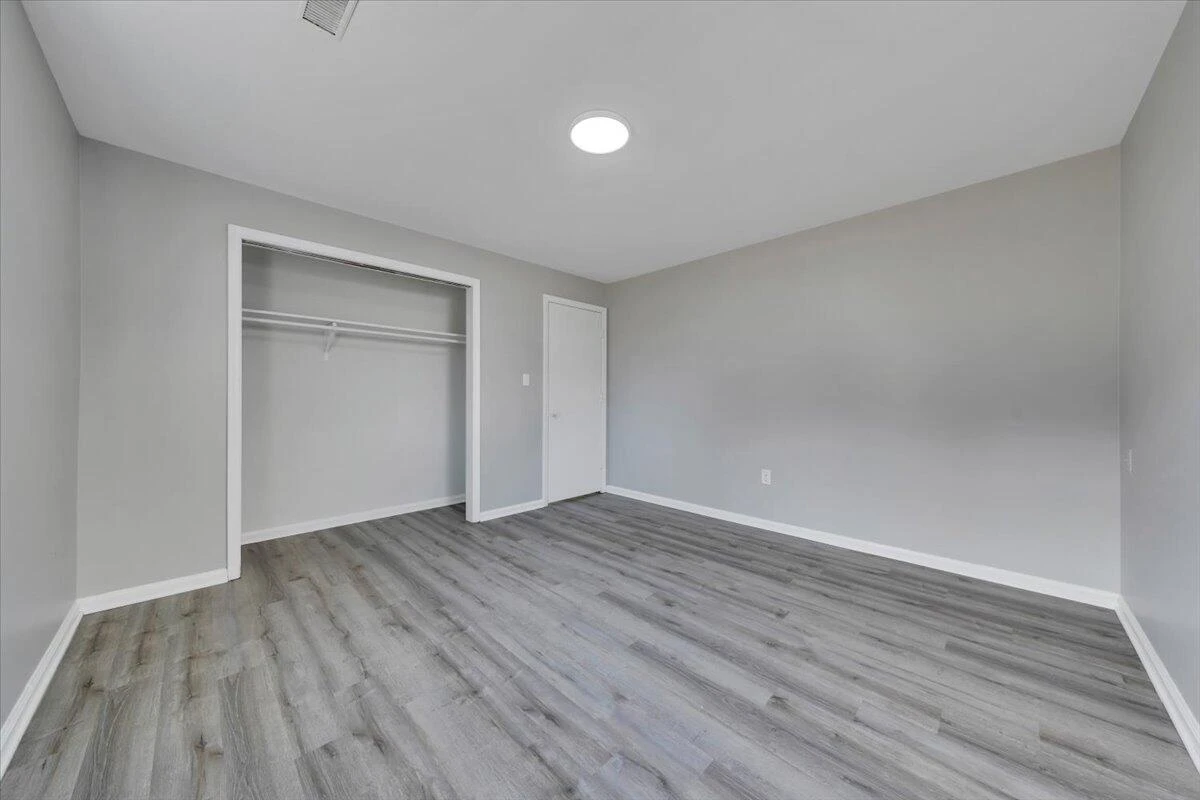 4639 Girard DR - Photo 34