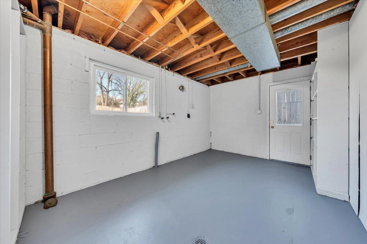 4639 Girard DR - Photo 35