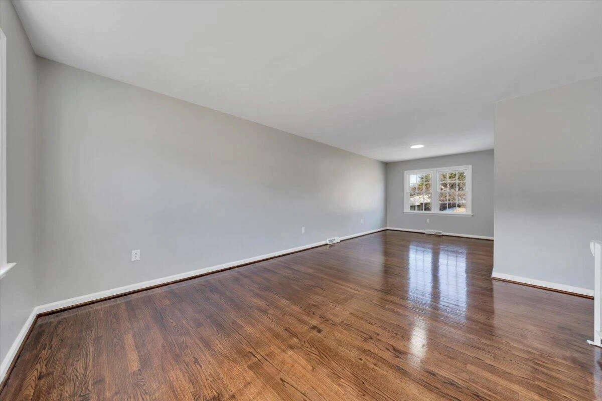 4639 Girard DR - Photo 7
