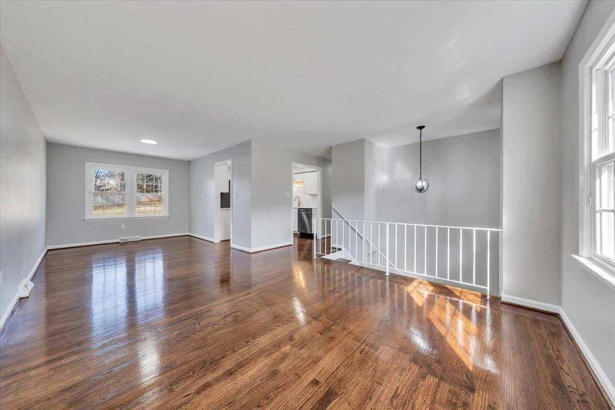 4639 Girard DR - Photo 9