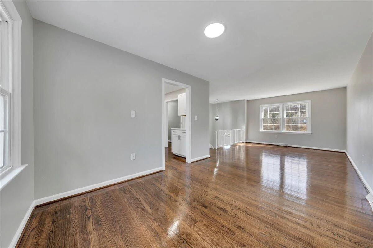 4639 Girard DR - Photo 10