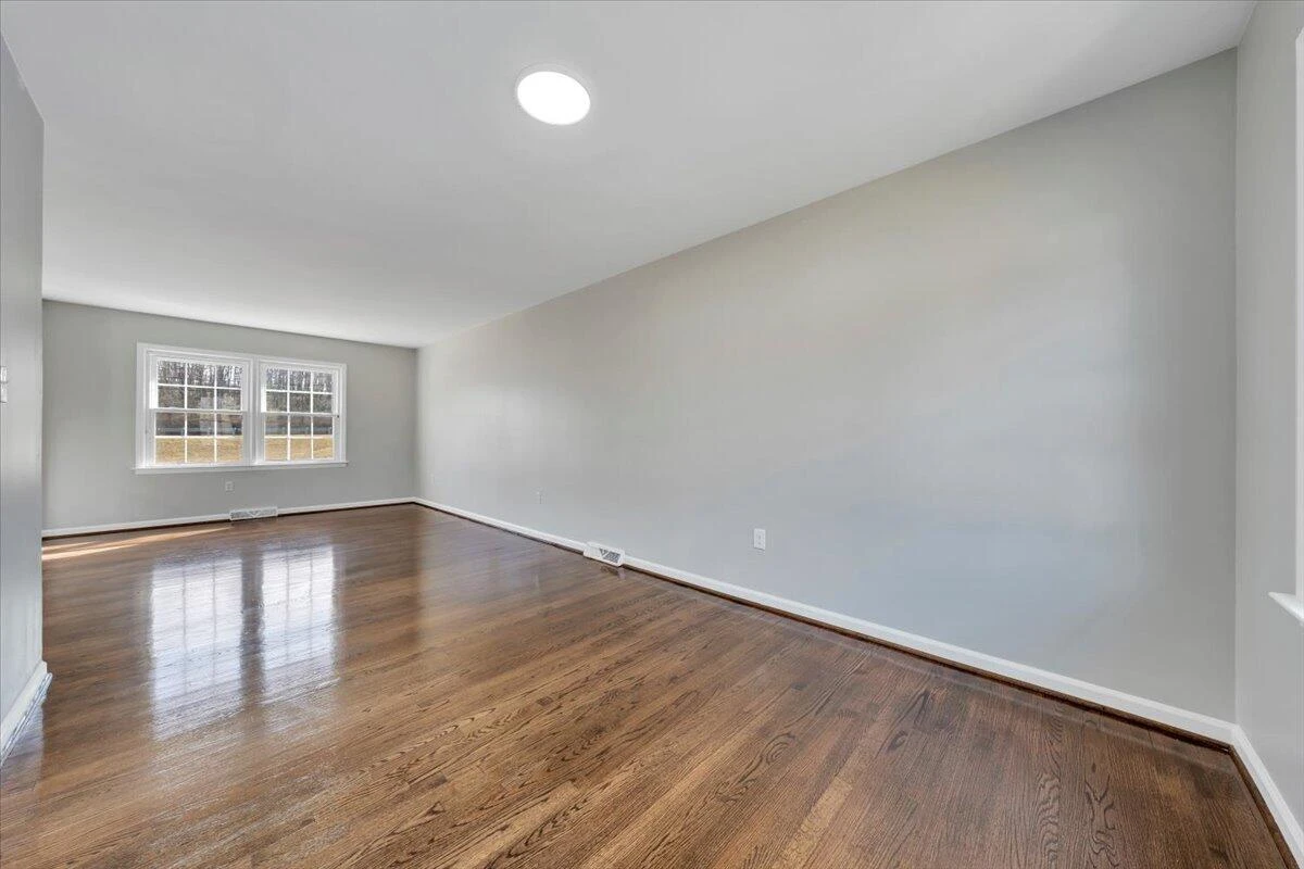 4639 Girard DR - Photo 11