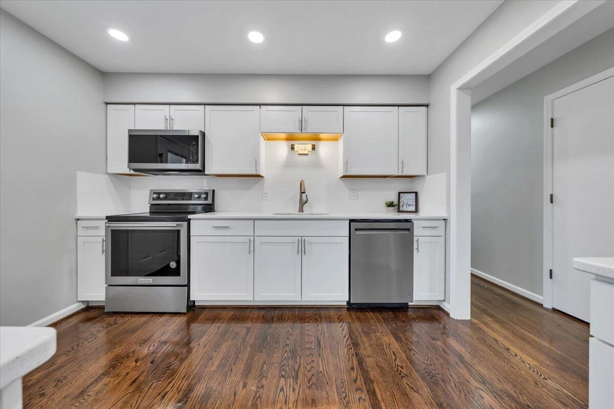 4639 Girard DR - Photo 12