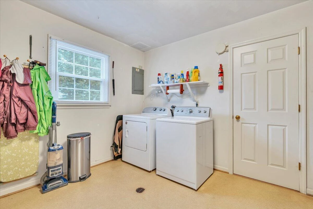 419 Rebecca LN - Photo 33