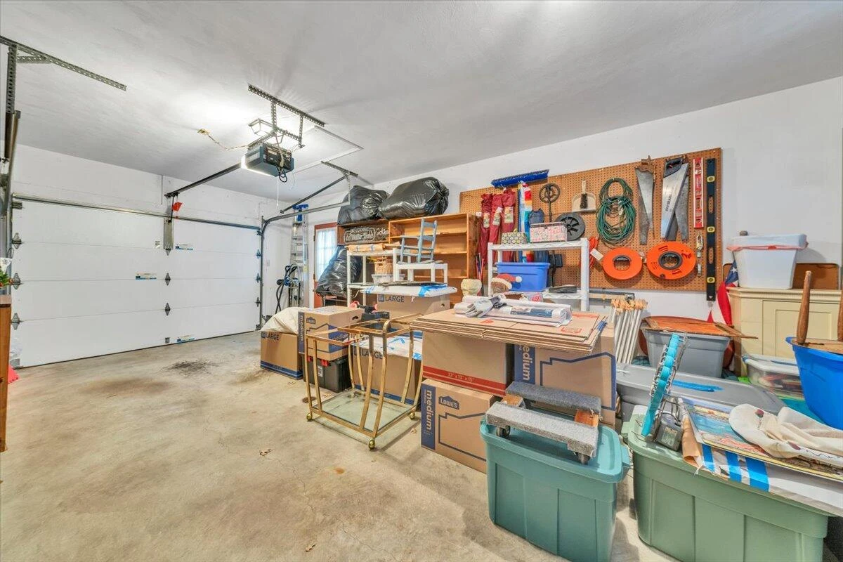 419 Rebecca LN - Photo 35