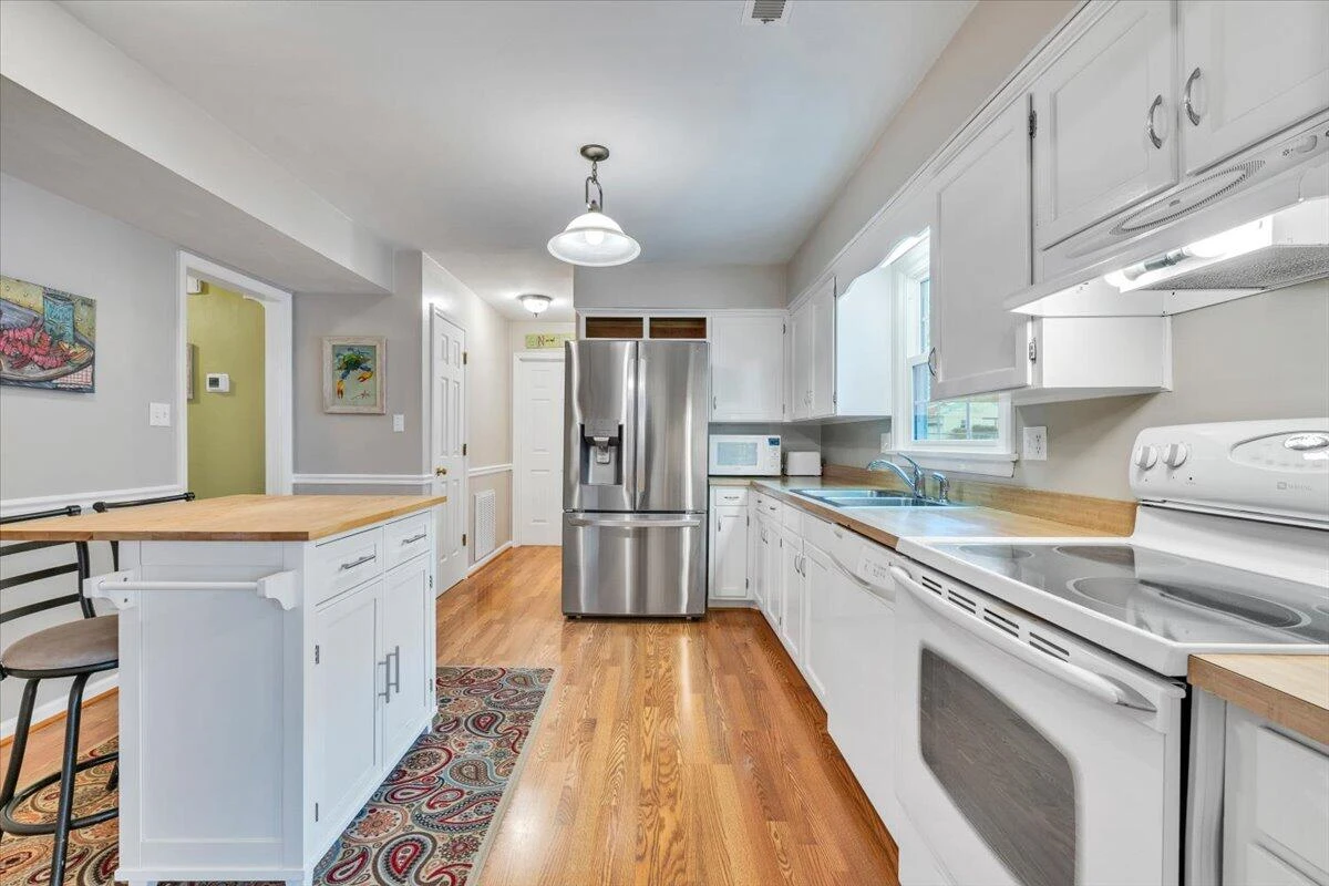 419 Rebecca LN - Photo 7